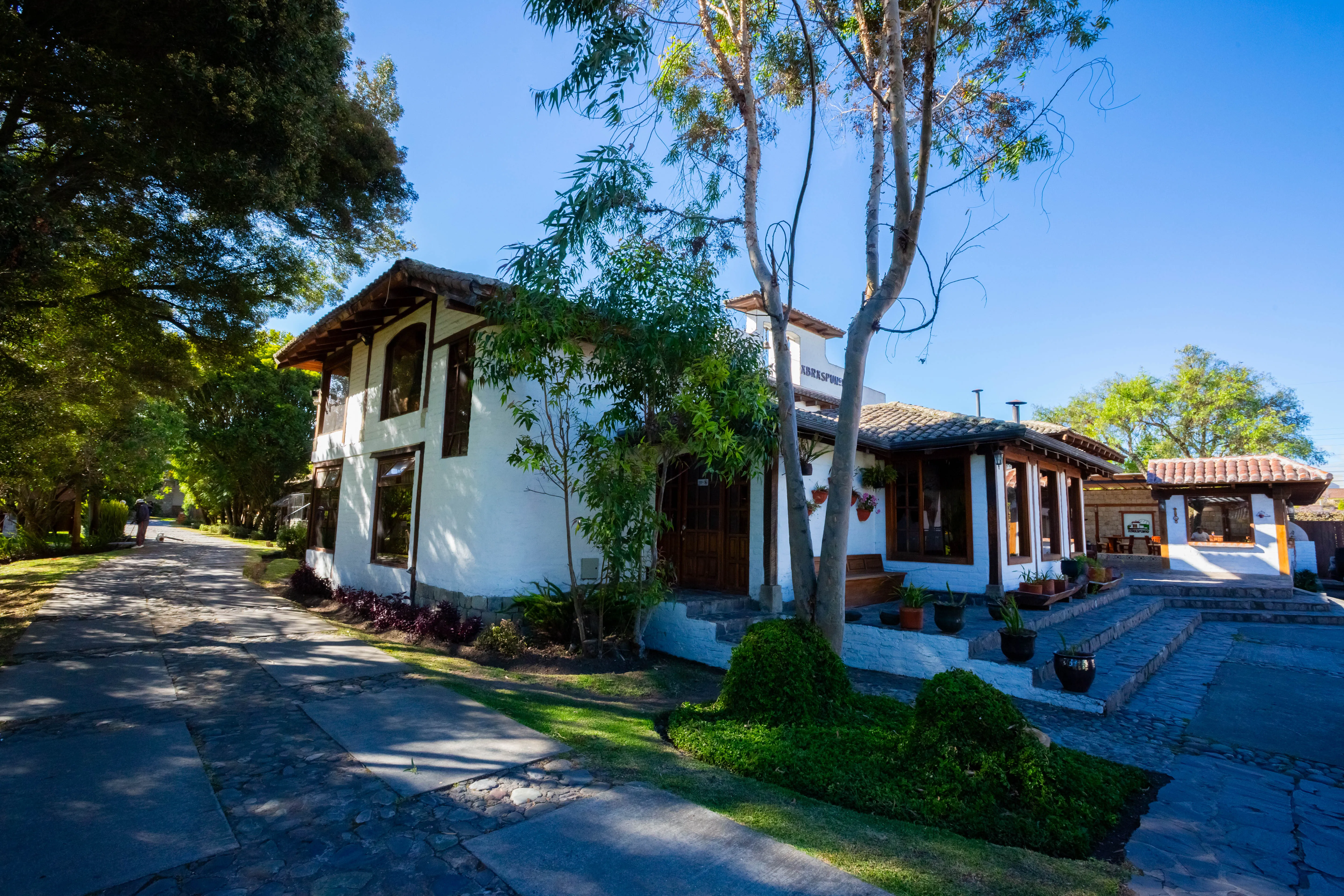 Hacienda Abraspungo gardens and volcanoes